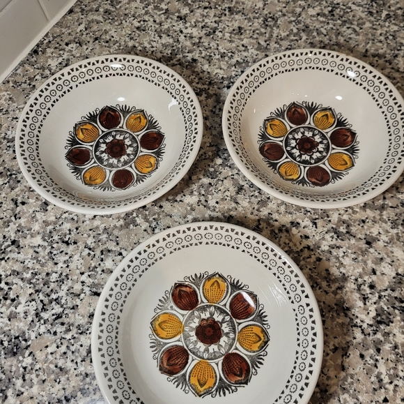 Set of 3 Kathie Winkle OCTOBER bowls - Picture 3 of 4